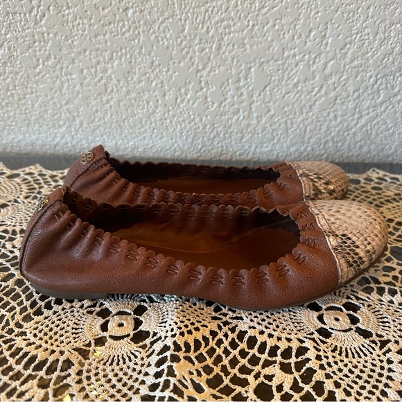 Tory Burch Chestnut Brown Snakeskin Cap Toe Abbey Leather Ballet Flats - Picture 4 of 12